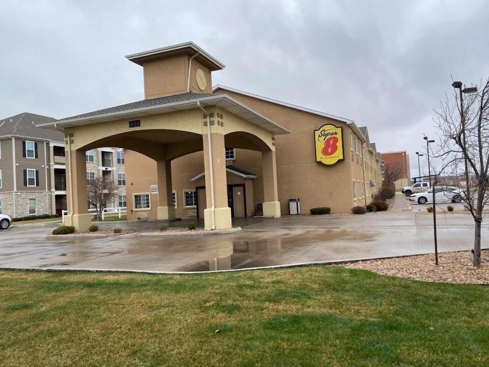 Hotel Super 8 By Wyndham Great Bend Exterior foto